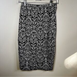 BOBEAU damask pattern black and white stretchy skirt